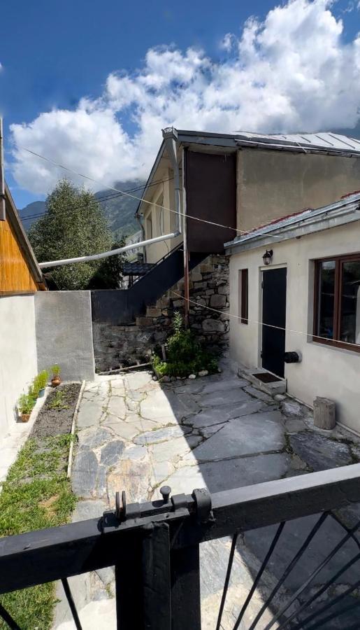 Meshia Apartment Kazbegi Exteriör bild